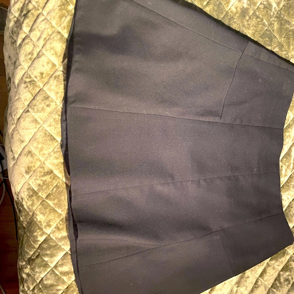 Floppy black polyester/rayon/spandex. Polyester black lining.